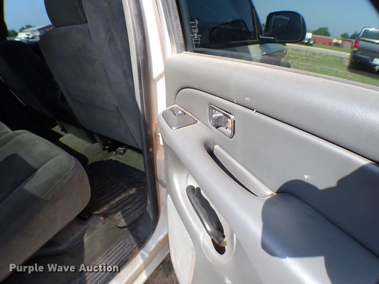 image for item LK9119 2005 Chevrolet Silverado 1500  Crew Cab pickup truck