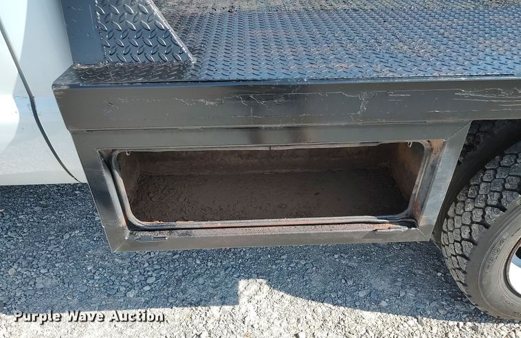 image for item LK9127 2000 Ford F450 Super Duty  flatbed truck