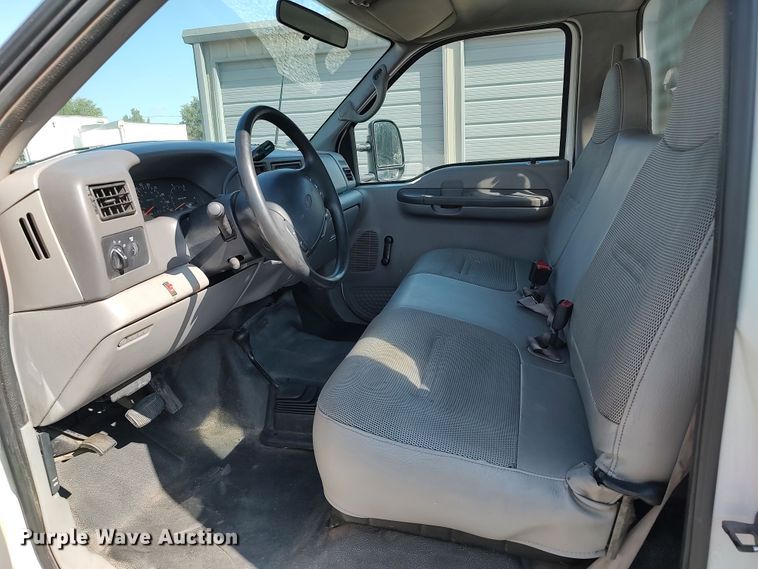 image for item LK9127 2000 Ford F450 Super Duty  flatbed truck