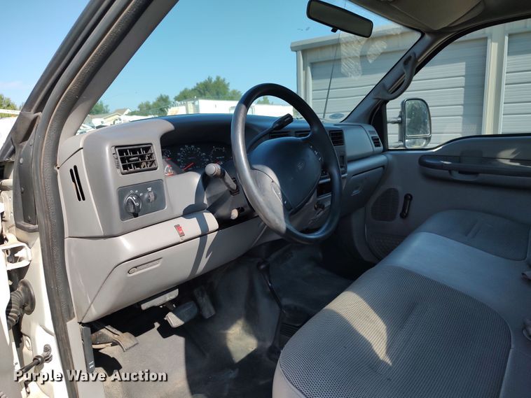 image for item LK9127 2000 Ford F450 Super Duty  flatbed truck