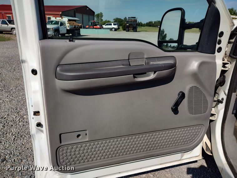 image for item LK9127 2000 Ford F450 Super Duty  flatbed truck