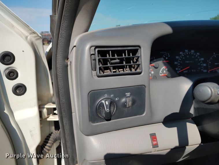 image for item LK9127 2000 Ford F450 Super Duty  flatbed truck