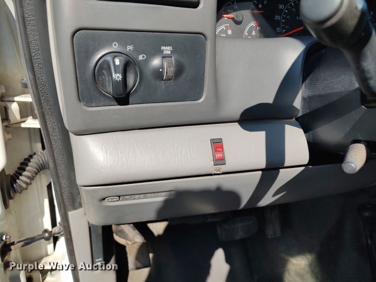 image for item LK9127 2000 Ford F450 Super Duty  flatbed truck