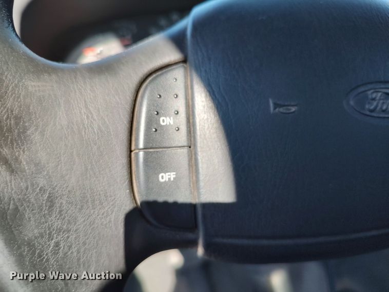 image for item LK9127 2000 Ford F450 Super Duty  flatbed truck