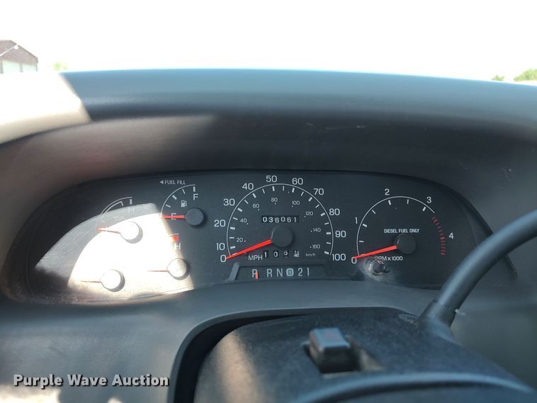 image for item LK9127 2000 Ford F450 Super Duty  flatbed truck