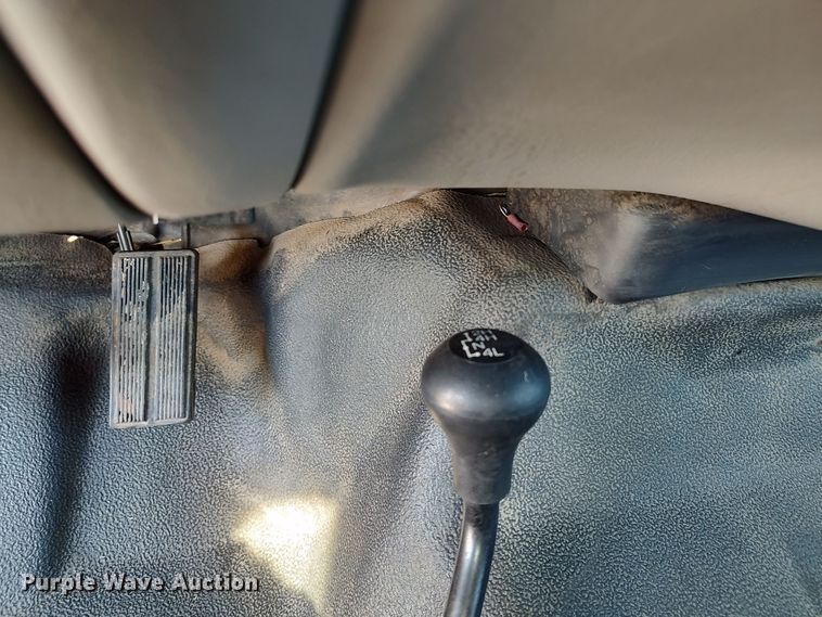 image for item LK9127 2000 Ford F450 Super Duty  flatbed truck