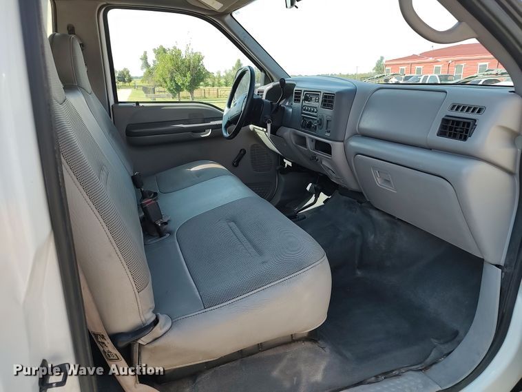 image for item LK9127 2000 Ford F450 Super Duty  flatbed truck