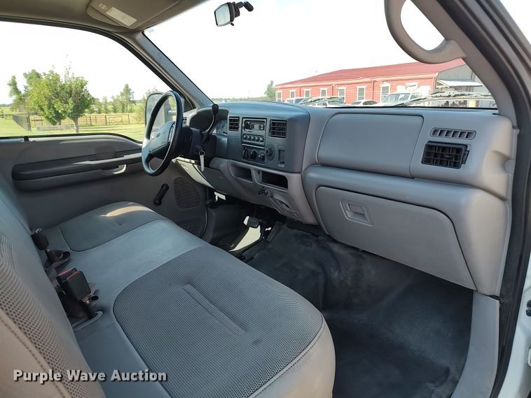 image for item LK9127 2000 Ford F450 Super Duty  flatbed truck