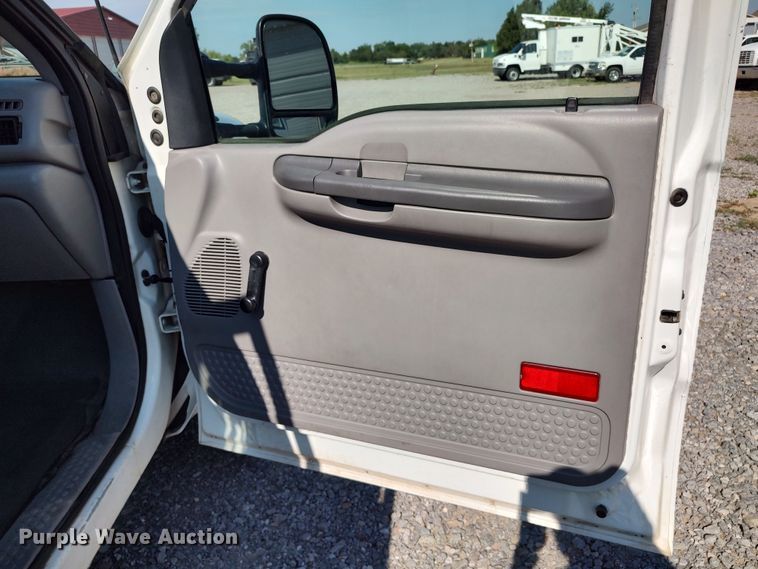 image for item LK9127 2000 Ford F450 Super Duty  flatbed truck