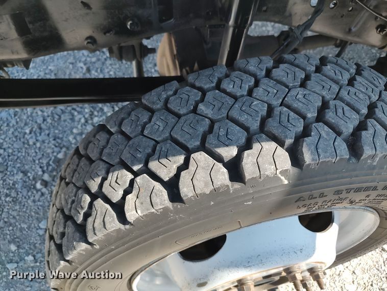 image for item LK9127 2000 Ford F450 Super Duty  flatbed truck