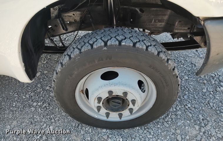 image for item LK9127 2000 Ford F450 Super Duty  flatbed truck