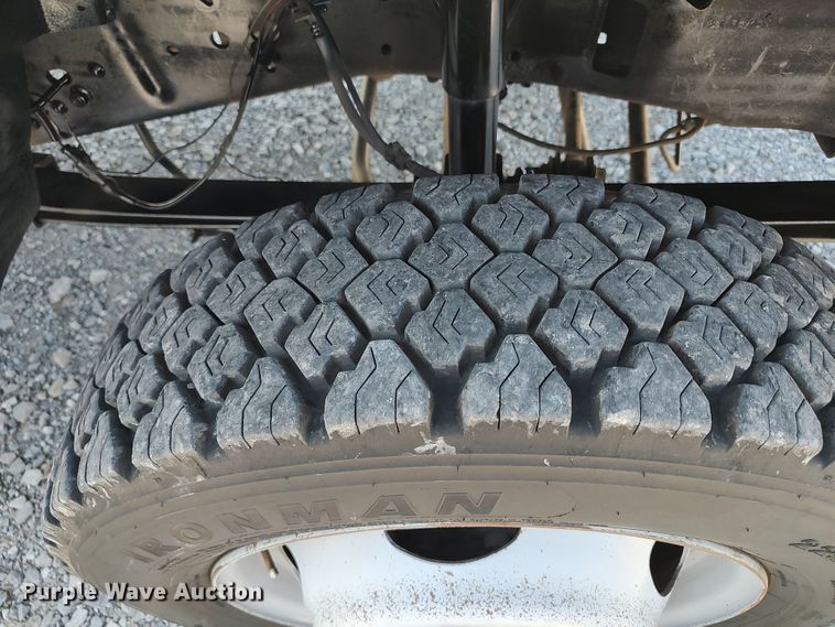 image for item LK9127 2000 Ford F450 Super Duty  flatbed truck