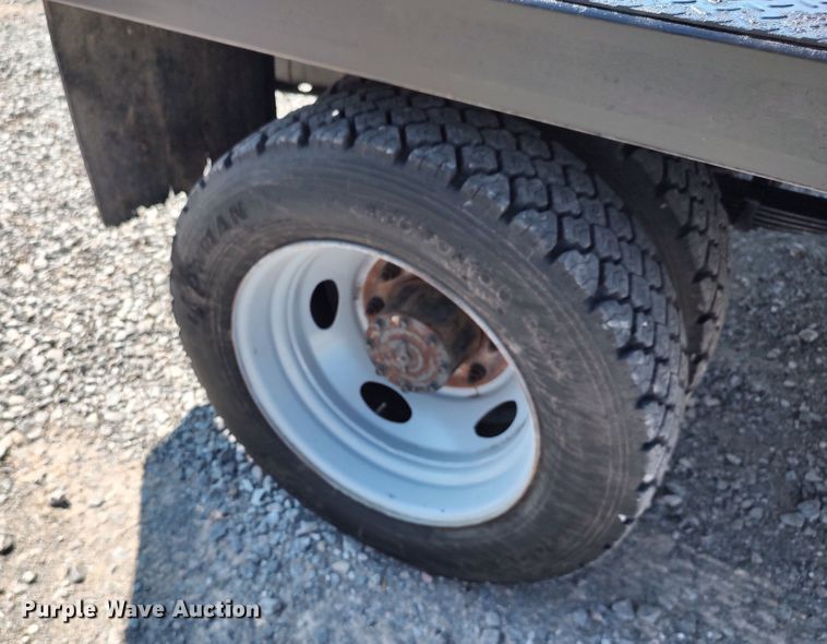 image for item LK9127 2000 Ford F450 Super Duty  flatbed truck