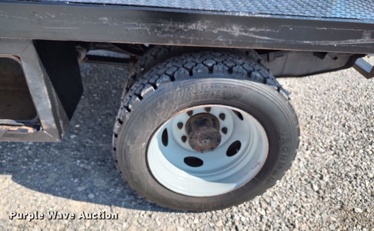 image for item LK9127 2000 Ford F450 Super Duty  flatbed truck