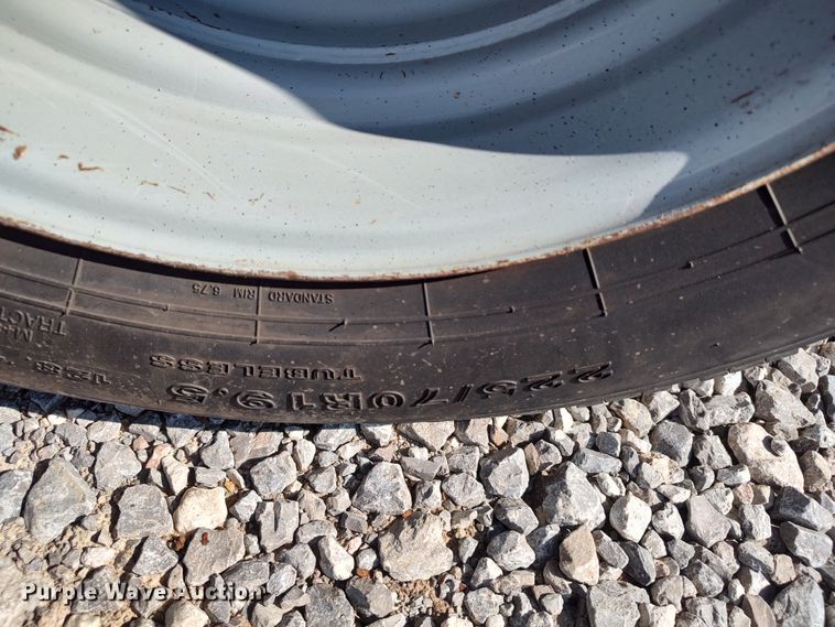 image for item LK9127 2000 Ford F450 Super Duty  flatbed truck