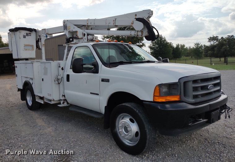 image for item LK9129 2001 Ford F550 Super Duty  bucket truck