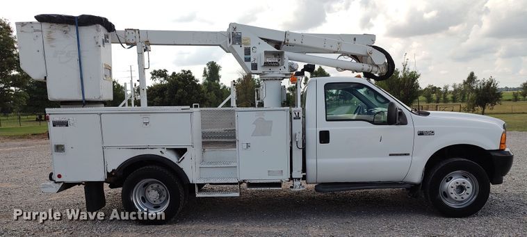 image for item LK9129 2001 Ford F550 Super Duty  bucket truck