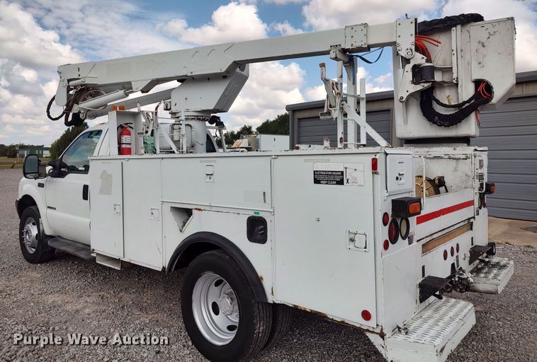 image for item LK9129 2001 Ford F550 Super Duty  bucket truck