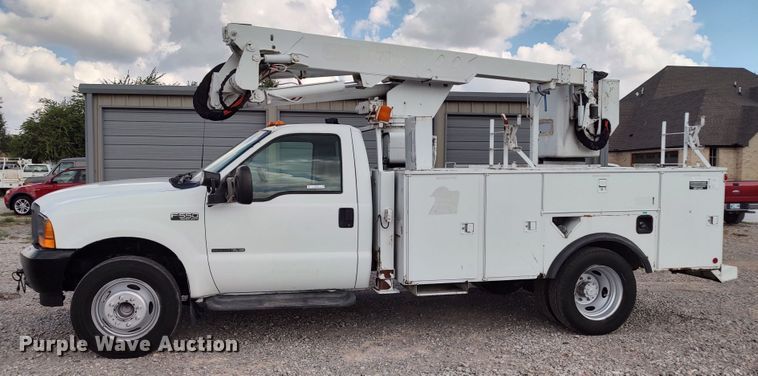 image for item LK9129 2001 Ford F550 Super Duty  bucket truck
