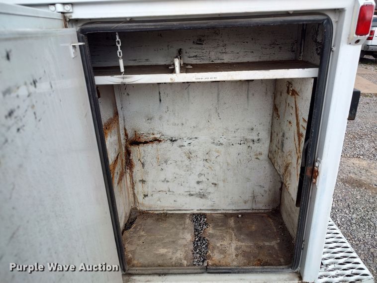 image for item LK9129 2001 Ford F550 Super Duty  bucket truck