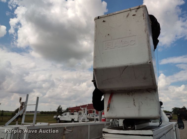 image for item LK9129 2001 Ford F550 Super Duty  bucket truck