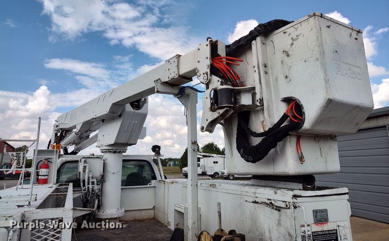 image for item LK9129 2001 Ford F550 Super Duty  bucket truck