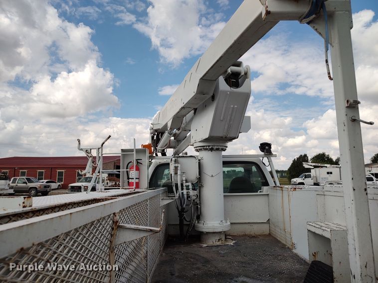 image for item LK9129 2001 Ford F550 Super Duty  bucket truck
