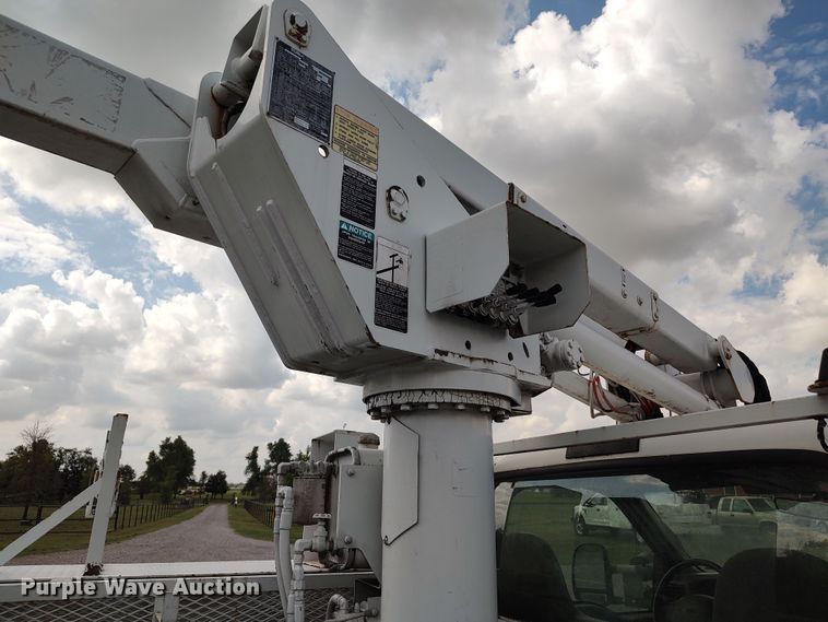 image for item LK9129 2001 Ford F550 Super Duty  bucket truck