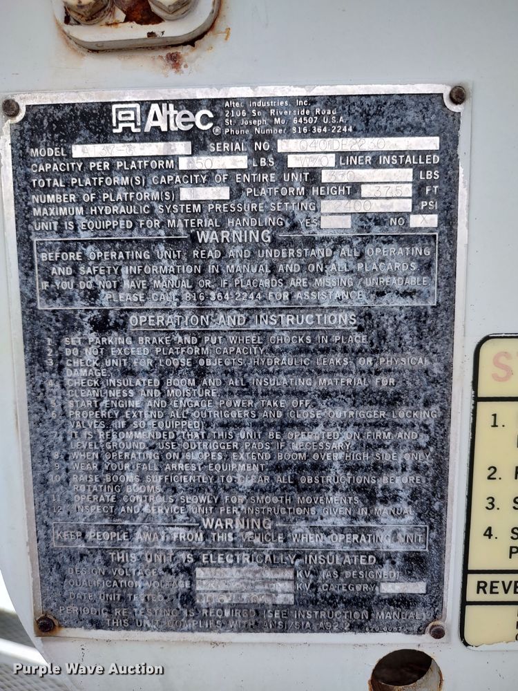 image for item LK9129 2001 Ford F550 Super Duty  bucket truck