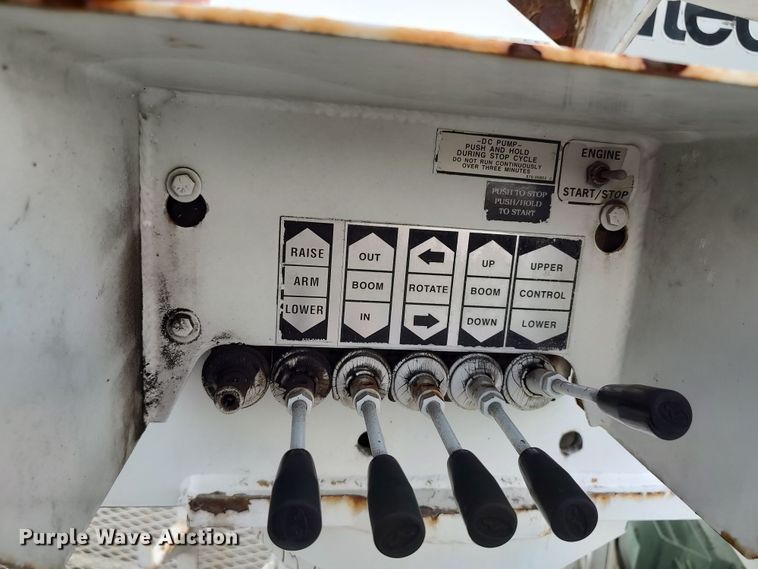 image for item LK9129 2001 Ford F550 Super Duty  bucket truck