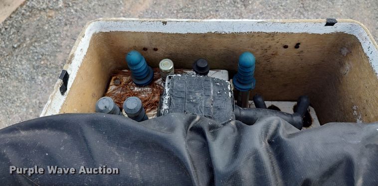 image for item LK9129 2001 Ford F550 Super Duty  bucket truck