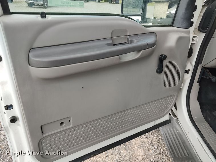 image for item LK9129 2001 Ford F550 Super Duty  bucket truck