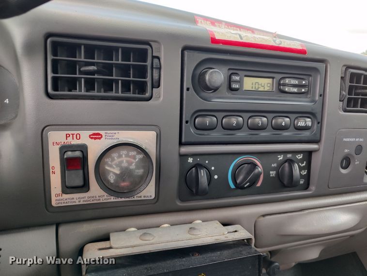 image for item LK9129 2001 Ford F550 Super Duty  bucket truck