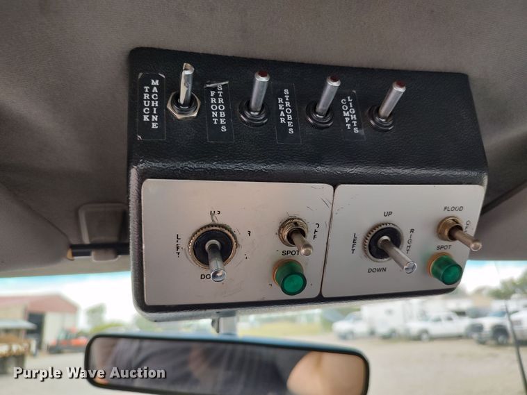 image for item LK9129 2001 Ford F550 Super Duty  bucket truck