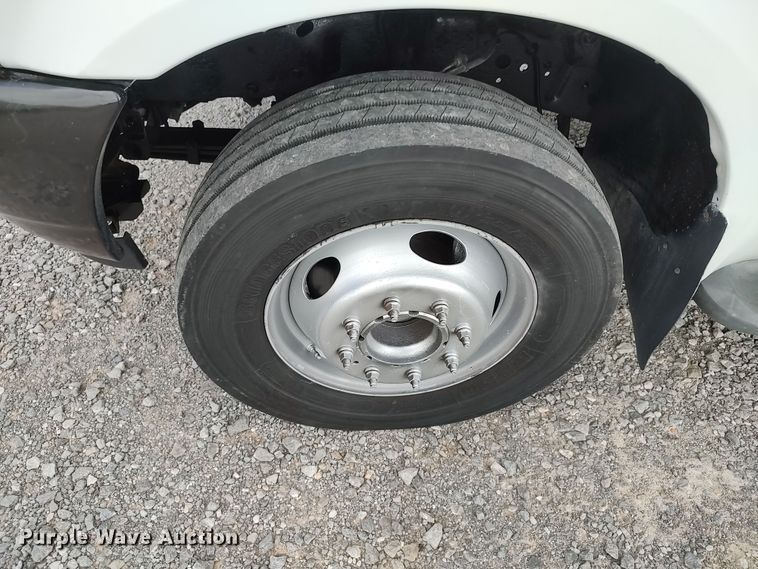 image for item LK9129 2001 Ford F550 Super Duty  bucket truck