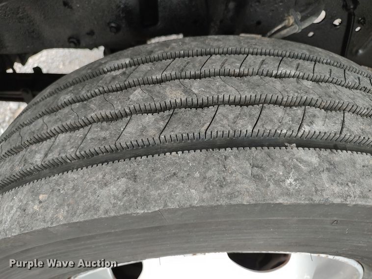 image for item LK9129 2001 Ford F550 Super Duty  bucket truck