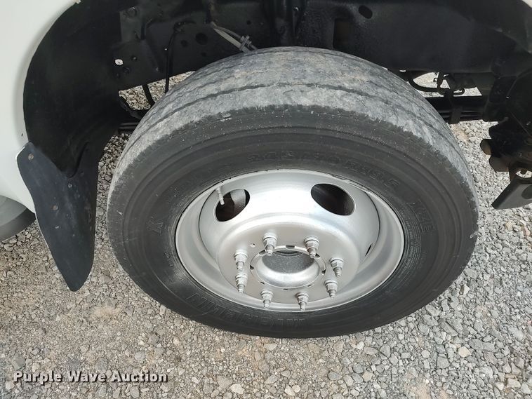 image for item LK9129 2001 Ford F550 Super Duty  bucket truck