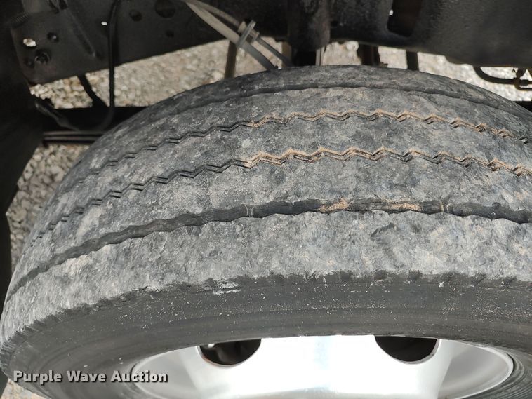 image for item LK9129 2001 Ford F550 Super Duty  bucket truck