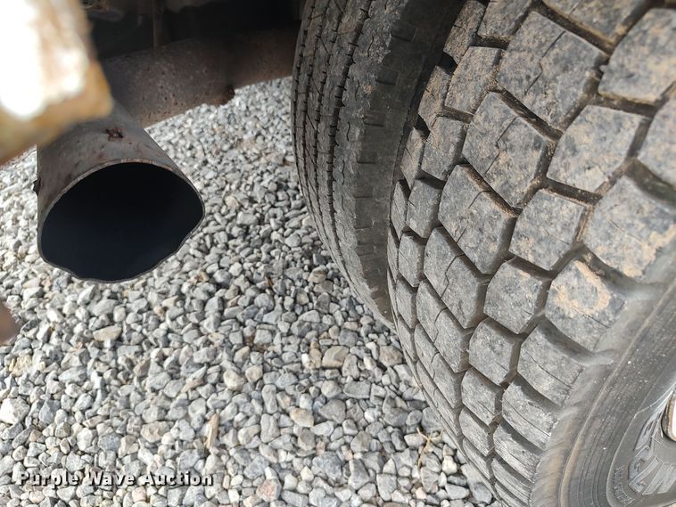 image for item LK9129 2001 Ford F550 Super Duty  bucket truck