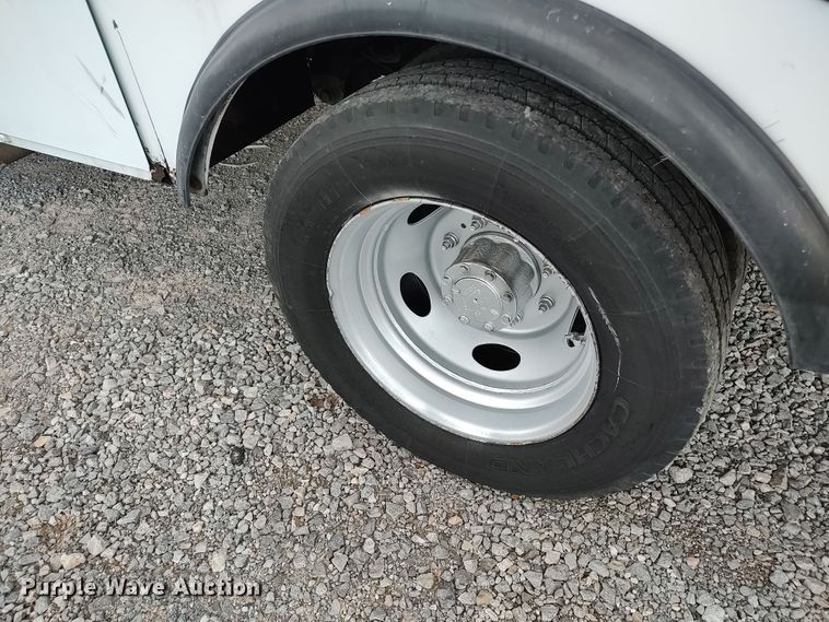 image for item LK9129 2001 Ford F550 Super Duty  bucket truck