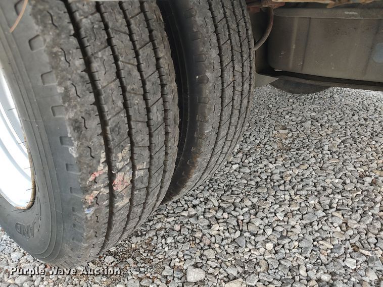 image for item LK9129 2001 Ford F550 Super Duty  bucket truck