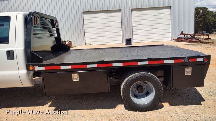 image for item LK9157 2015 Ford F350 Super Duty XL  flatbed pickup truck