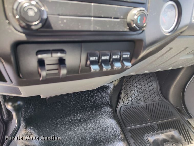 image for item LK9157 2015 Ford F350 Super Duty XL  flatbed pickup truck