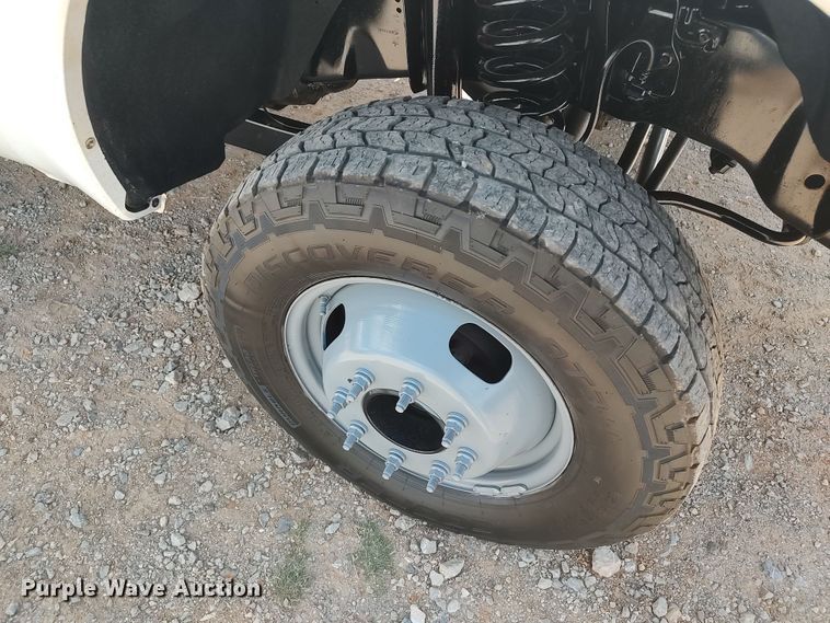 image for item LK9157 2015 Ford F350 Super Duty XL  flatbed pickup truck