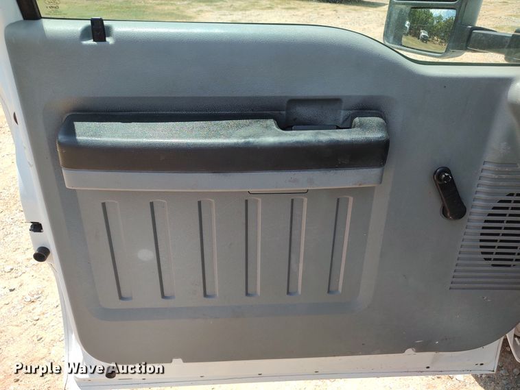 image for item LK9159 2016 Ford F350 Super Duty XL  flatbed pickup truck