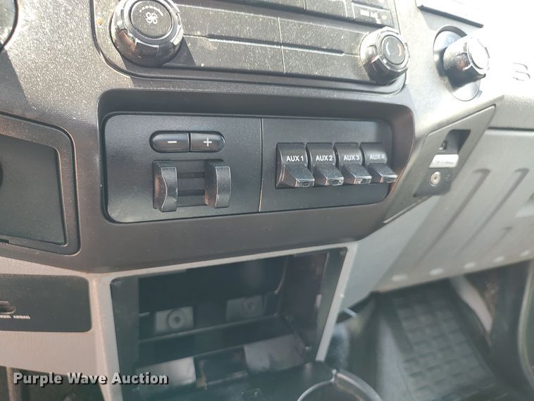 image for item LK9159 2016 Ford F350 Super Duty XL  flatbed pickup truck