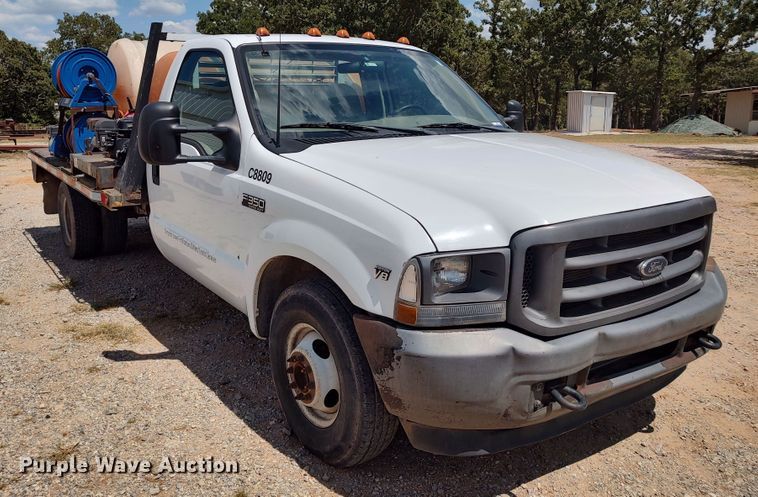 image for item LK9160 2002 Ford F350 Super Duty XL  flatbed pickup truck