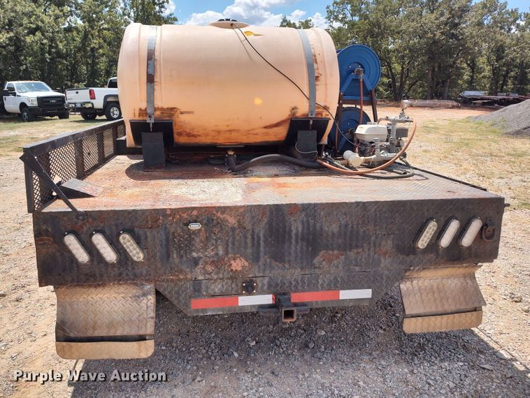 image for item LK9160 2002 Ford F350 Super Duty XL  flatbed pickup truck