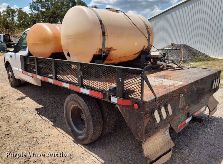 image for item LK9160 2002 Ford F350 Super Duty XL  flatbed pickup truck