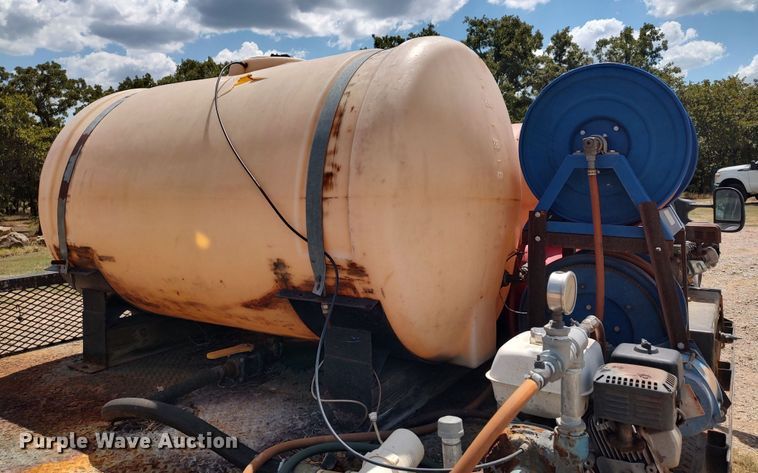 image for item LK9160 2002 Ford F350 Super Duty XL  flatbed pickup truck